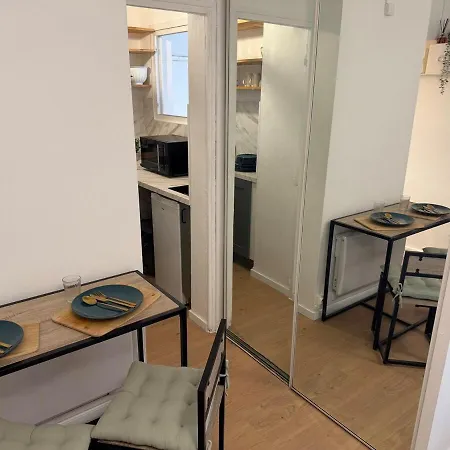 Cosy & Lumineux Avec Veranda Privative Lägenhet